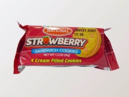 National Strawberry Sandwich Cookies (36g x 4)